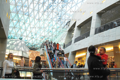 Zlote tarasy - kompleks wielofunkcyjny (biznesowo-handlowo-rozrywkowy)...