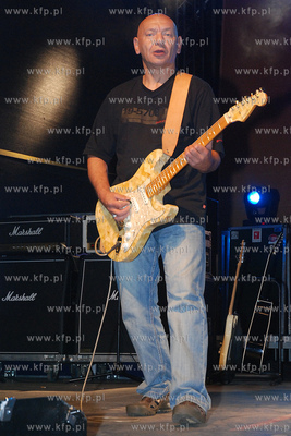 Podczas koncertu zespolu Perfect, na imprezie lata...