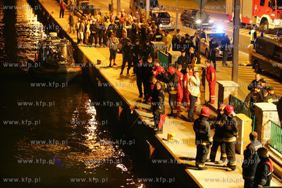 Szczecin. Okolo godz 00.20 samochod osobowy marki BMW...