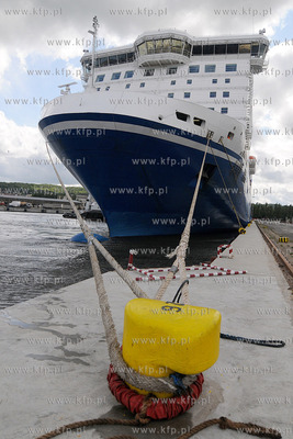 Gdynia. Do nabrzeza w Baltyckim Terminalu Kontenerowym...