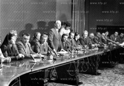 Pierwsze spotkanie delegacji Solidarnosci w Urzedzie...