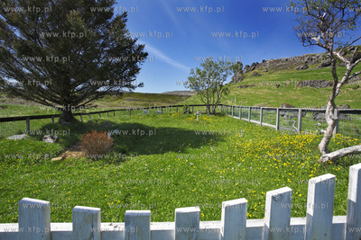 Islandia krajobraz wyspy,  cmentarz w oklolicach Kolbeirsstabir...