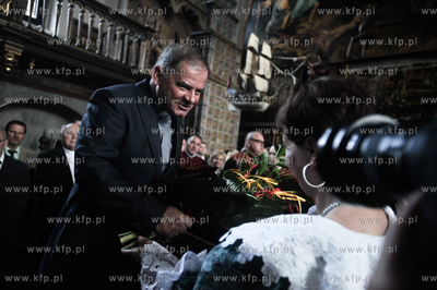 Uroczysta sesja Rady Miasta Gdanska. Wreczenie medali...