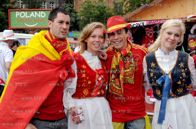 Gdansk. Targ Weglowy. Kibice z Hiszpanii i Irlandii...