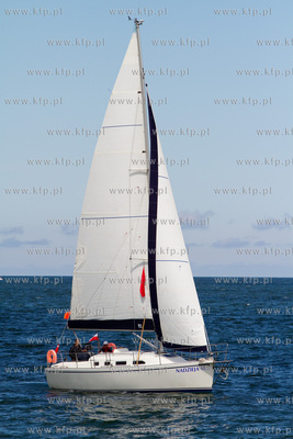 Sloneczna letnia pogoda sprzyjala wypoczynkowi na plazy...