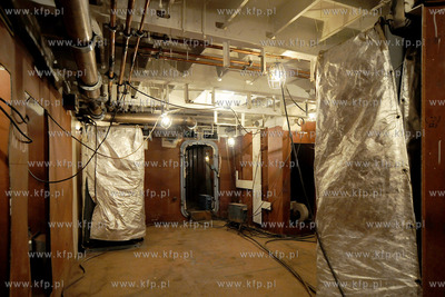 Niedokonczona Korweta Gawron oczekujaca na decyzje...