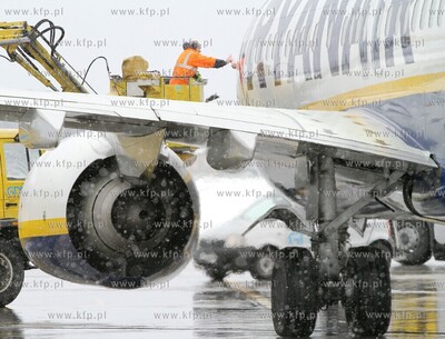 Wiosna w zimowej szacie w Porcie Lotniczym Gdansk im....