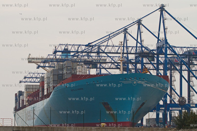 Gdansk. Estelle Maersk, jeden z najwiekszych kontenerowcow...