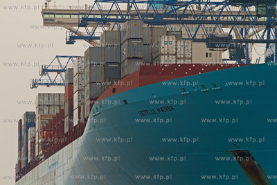 Gdansk. Estelle Maersk, jeden z najwiekszych kontenerowcow...
