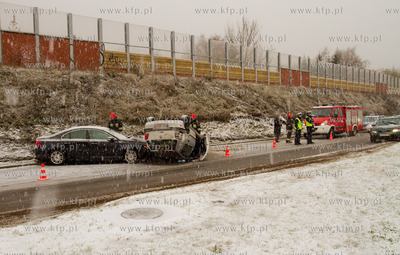 Gdansk. Wypadek na al. Armii Krajowej przy zjezdzie...