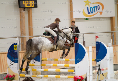 Pierwszy dzien Halowych Regionalnych Zawodow w Skokach...