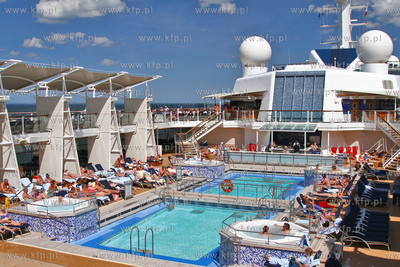 Gdynia. Wycieczkowiec Celebrity Eclipse w Gdyni. 18.06.2014...