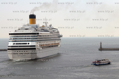 Przy Nabrzezu Francuskim w gdynskim porcie cumowal...