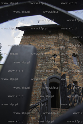 Baszta Czarownic zostala wzniesiona w latach 1411-1415....