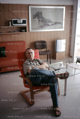 Malarz Zdzislaw Beksinski w swoim mieszkaniu w Warszawie.07.2004Fot....