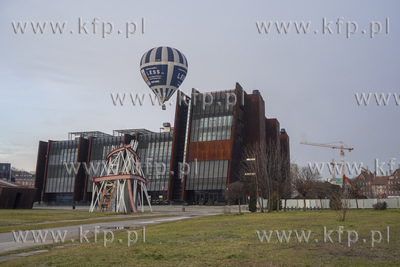 Balonem nad Gdańskiem. Nad Europejskim Centrum Solidarności...