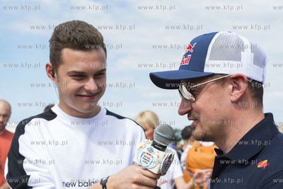 Red Bull Konkurs Lotów w Gdyni. Nz. Adam  Zdrójkowski...