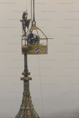 Gdanski. Z wieży ratusza Glownego miasta zdjeto figure...