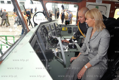 Uroczystosc nadania imienia i podniesienia bandery...