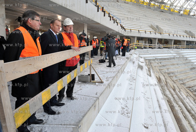 Konferencja prasowa premiera Donalda Tuska na stadionie...