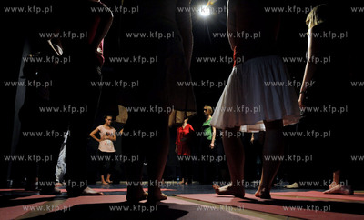 XV Festiwal Szekspirowski - Teatr w Oknie - ulica Dluga...