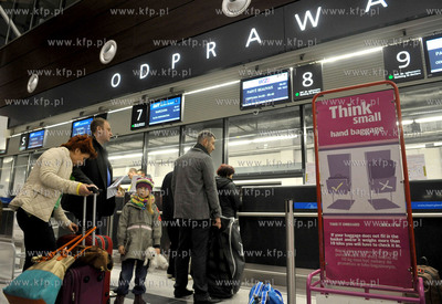 Pierwszy dzien funkcjonowania nowego terminalu T2 gdańskiego...