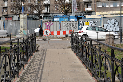 Gdansk. Mostek nad kanelem Radunia pomiedzy ul. Rybaki...