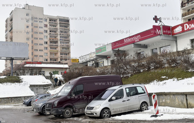 Gdynia - Karwiny. Pawilony handlowe. 05.03.2018 fot....