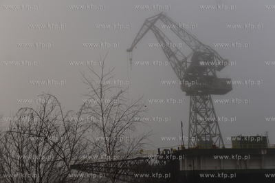 Tereny byłej Stoczni Gdańskiej. Okolice mostu pontronowego...