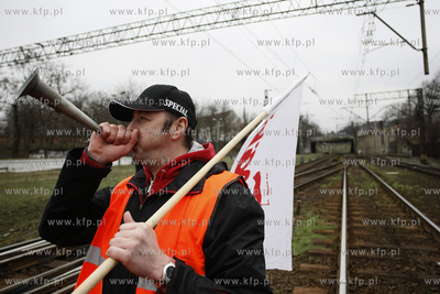 Gdansk. Dworzec Glowny. Protest kolejarzy, ktorzy domagaja...