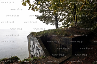 Betonowy schron obserwacyjny osuwa się z gdynskiego...