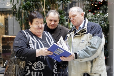 Gdansk. Centrum Handlowe Manhattan. Promocja albumu...