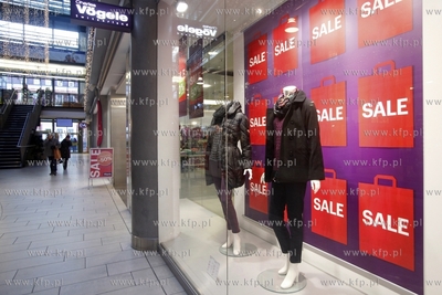 Poswiateczne wyprzedaze w Centrum Handlowym Manhattan...