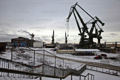 Stocznia Remontowa Nauta S.A. buduje statki na pochylniach...