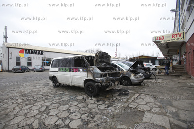 Spalone auto firmy zajmujacej sie przewozem osob Fluotaxi...