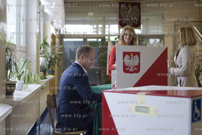 Wybory prezydenckie 2015. Przewodniczący Rady Europejskiej...