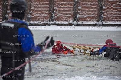 Wspólne ćwiczenia lodowe jednostek Komendy Miejskiej...