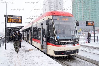 Zima w Gdańsku. Przystanek autobusowo - tramwajowy...