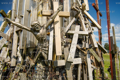 Podlaska Góra Krzyży na uroczysku Święta Woda wznosi...