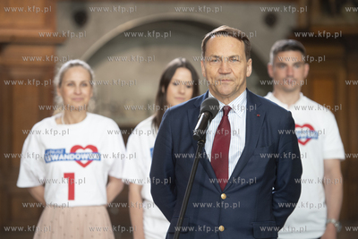 Dwór Artusa. Konferencja prasowa Ministra Spraw Zagranicznych...