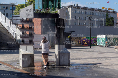 Mgiełka wodna wystawiona na placu przed Forum Gdańsk....