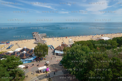 Wakacje w Gdańsku. Plaża w okolicy molo w Brzeźnie....