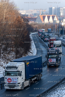 Aleja Armii Krajowej w Gdańsku. Protest przewoźniów...