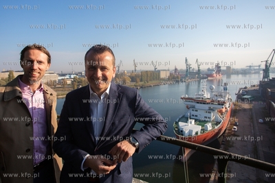 Gdańsk.  Konferencja prasowa na terenie Stoczni Cesarskiej....