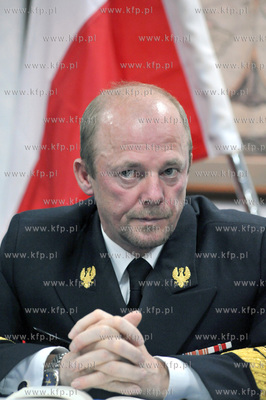 Okrety 12 panstw uczestniczacych w miedzynarodowych...