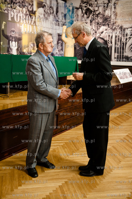 Gdansk. Historyczna sala BHP. Wreczenie odznaczen panstwowych,...
