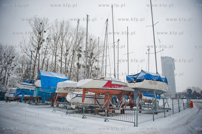 Gdynia. Zima w porcie jachtowym. Niskie temperatury...