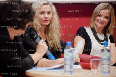 Gdansk. Biblioteka Manhattan w CH Manhattan. Promocja...