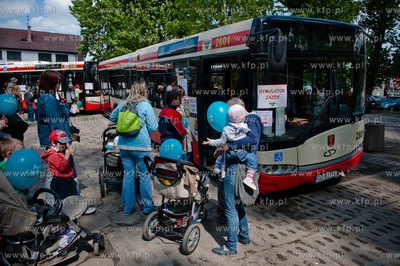 Gdansk. Petla tramwajowa w Jelitkowie. Majowka z tramwajem....