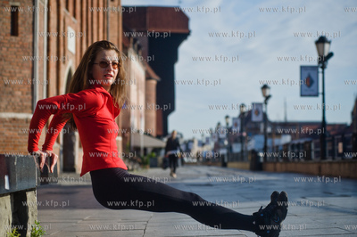 Gdansk. Dlugie Pobrzeze. Aktorka z Gdanska, mieszkajaca...